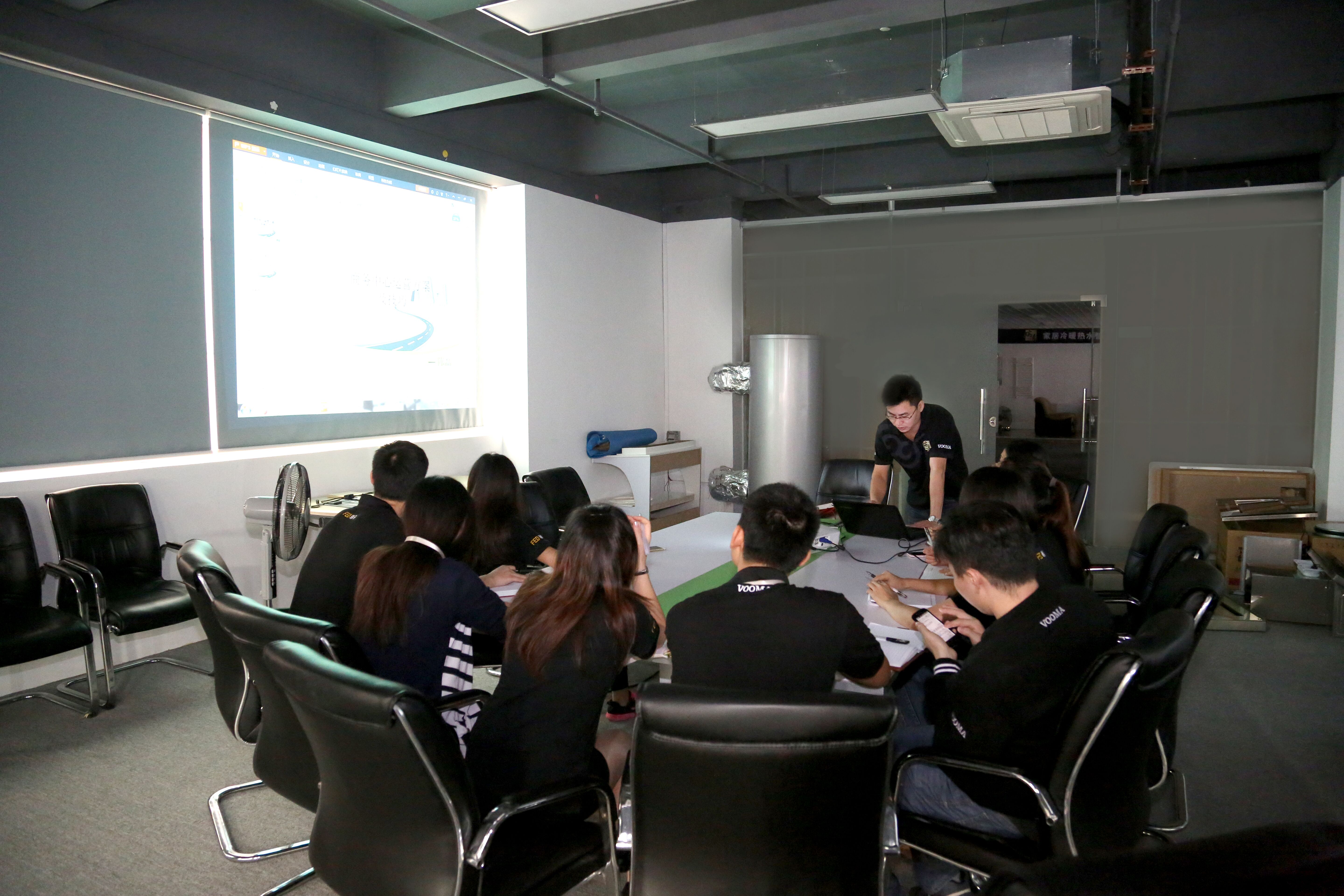 強化服務(wù)意識,提升商務(wù)能力11